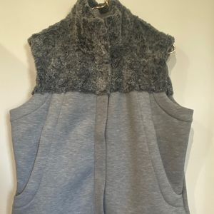 North Face quilted and fur vest Sz Xl